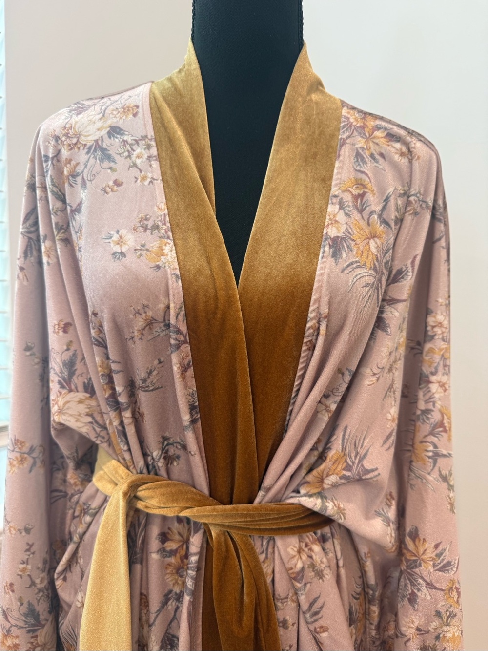 Mia Joy Floral Velvet Trim Kimono Robe | Size Medium | Blush Pink & Gold - Picture 4 of 5